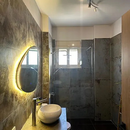 Апартаменты Gjonis House